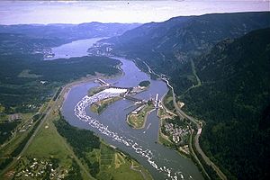 300px-Corps-engineers-archives_bonneville_dam_looking_east.jpg